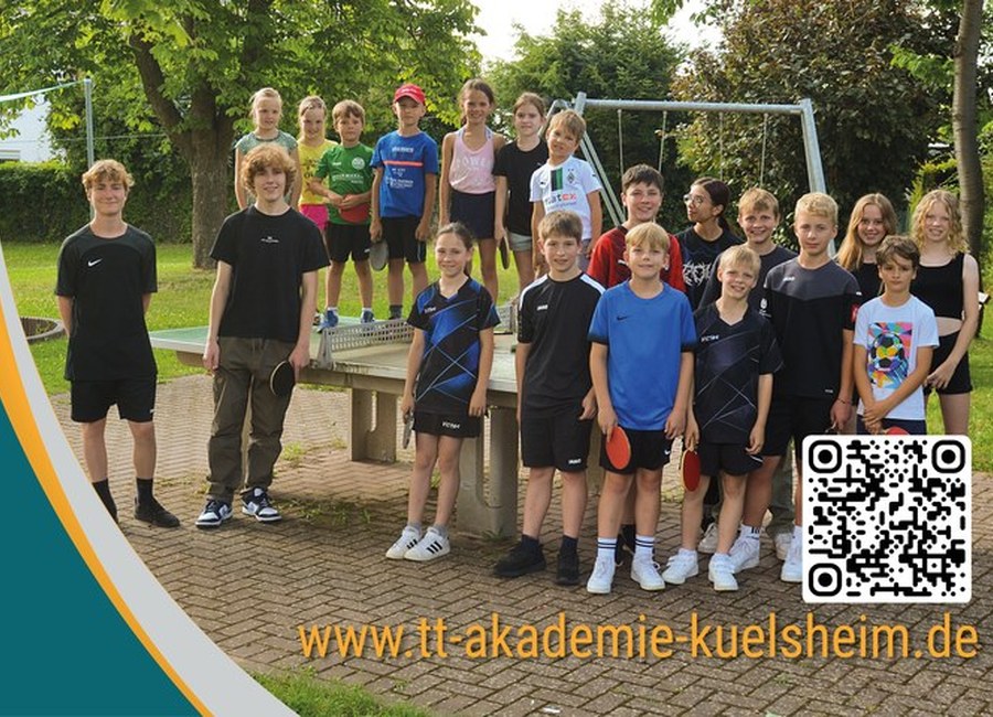 Kinder der TT-Akademie Külsheim beim Training an der Platte